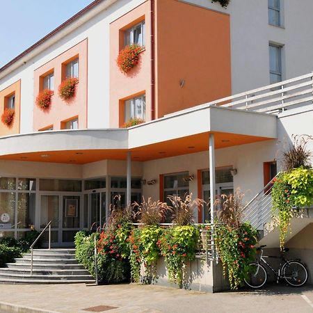Hotel Bela Krajina Метлика Екстериор снимка