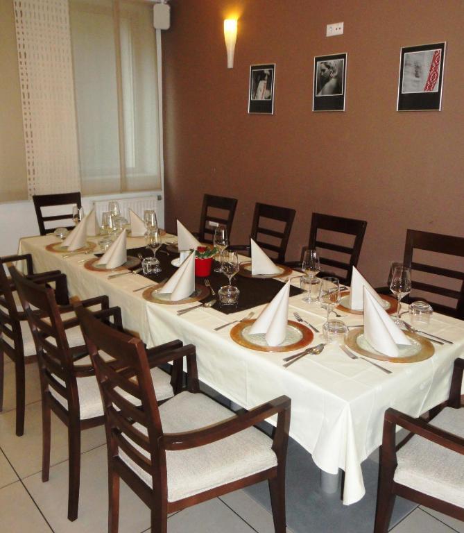 Hotel Bela Krajina Метлика Екстериор снимка